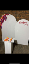 Load image into Gallery viewer, Package Hire includes 1 ripple +1 plain backdrop + 1 plinth (not include decal &amp; flowers )
