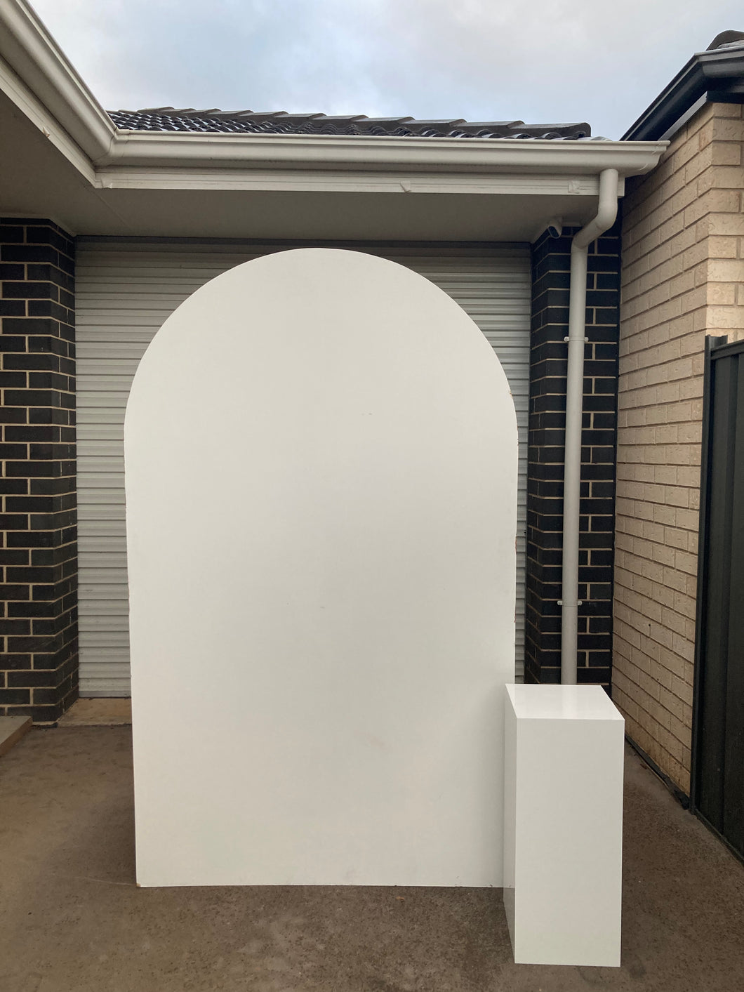 MDF White arch backdrop 2m H x 1.2m W + 1 plinth